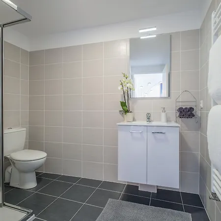 Cannes Marina Aparthotel 4*