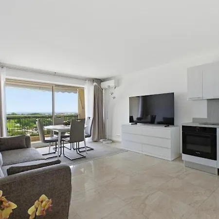Ξενοδοχείο με διαμερίσματα Cannes Marina 4*