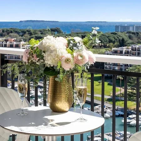Cannes Marina 2*