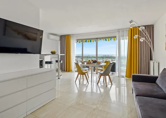 アパートホテル Cannes Marina 4*