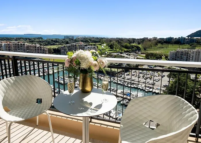 Cannes Marina アパートホテル