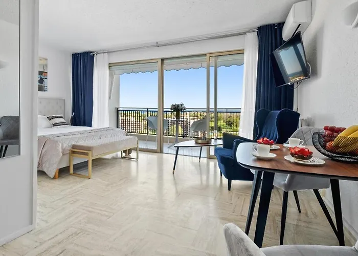 Cannes Marina アパートホテル 4*