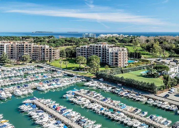 Cannes Marina アパートホテル