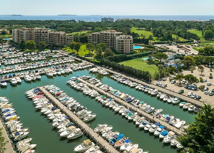 Cannes Marina アパートホテル 4*