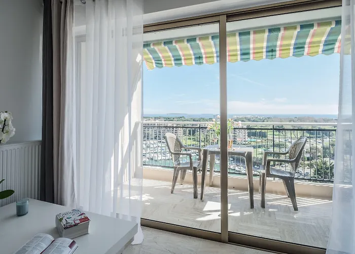 アパートホテル Cannes Marina 4*